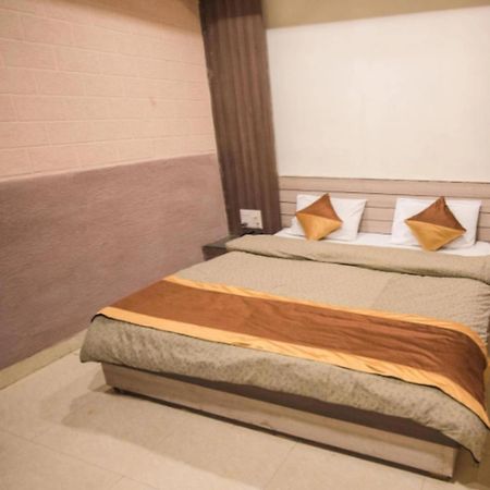 בהופאל Brij Palace Hotel מראה חיצוני תמונה