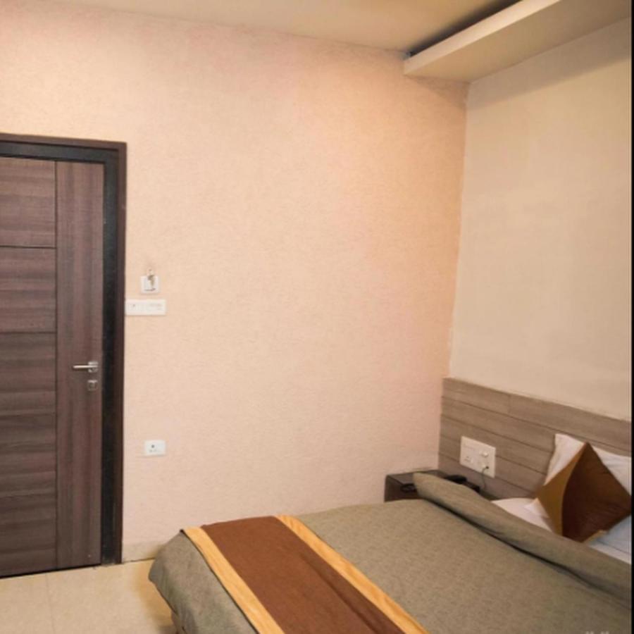 בהופאל Brij Palace Hotel מראה חיצוני תמונה